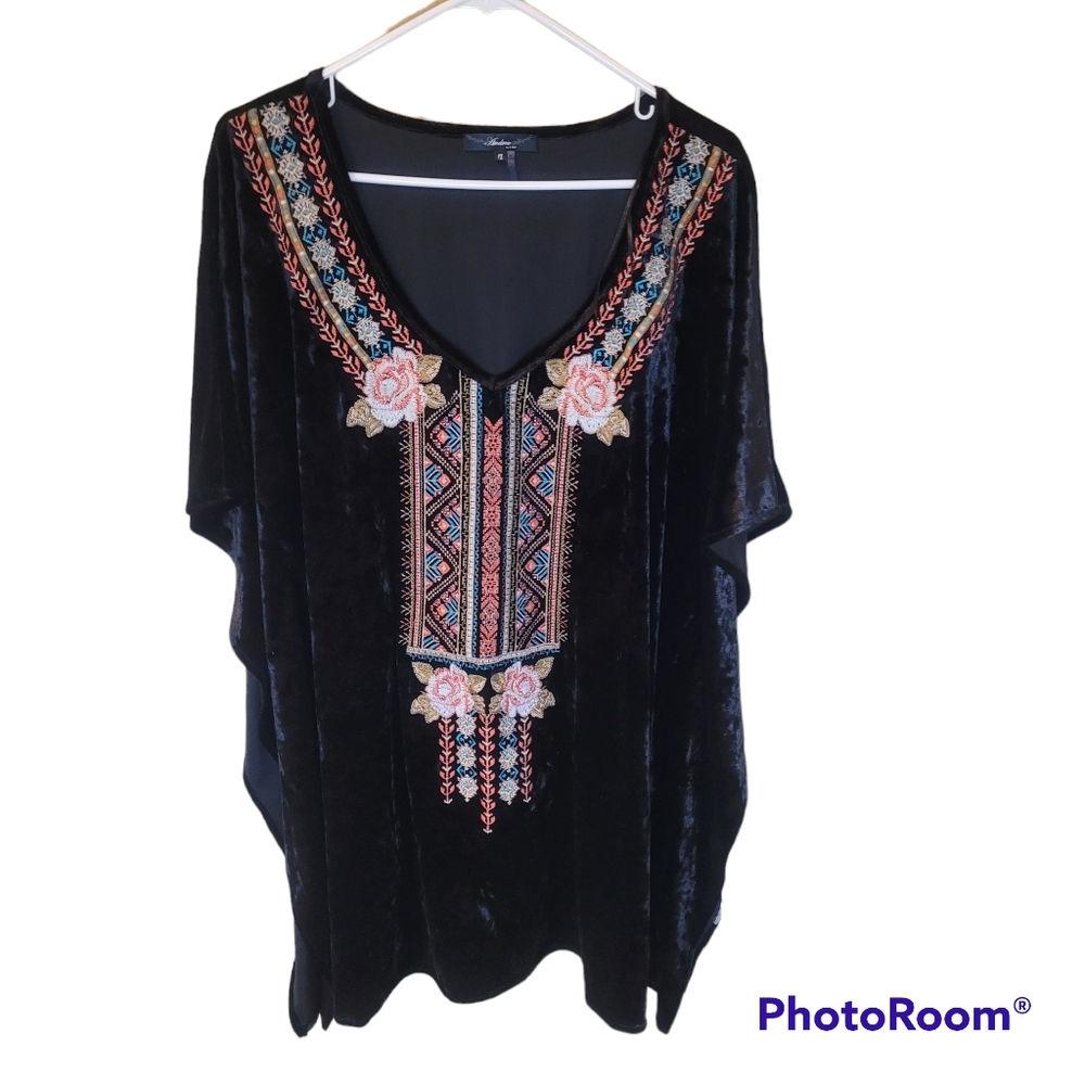 Andree by Unit black velour top. Floral embroidery covers the front. Siz…